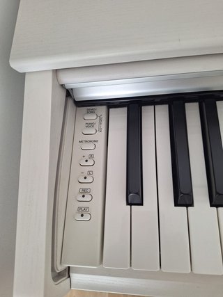 Piano Digital Yamaha Arius YDP-143 muy buen estado