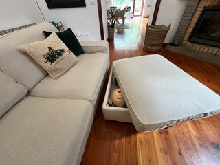 Sofá KIVIK 4 plazas con chaiselongue y puff