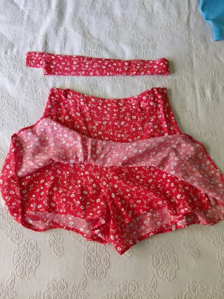 Falda pantalón flores Stradivarius