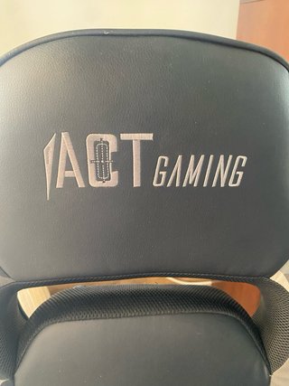 Sillón Gaming AQT GAMING negro con reposapies