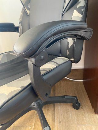 Sillón Gaming AQT GAMING negro con reposapies