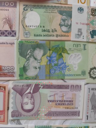 50 Banconote di Diversi Paesi - Non Circolanti