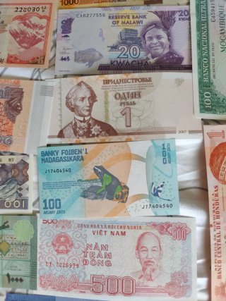 50 Banconote di Diversi Paesi - Non Circolanti