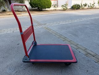 Carretilla de transporte robusta con ruedas. plega