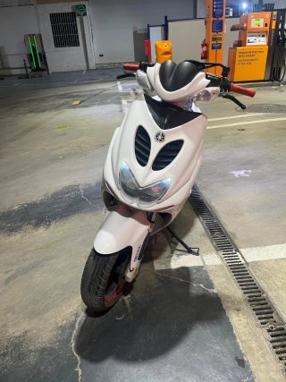 Yamaha Aerox Scooter Blanco