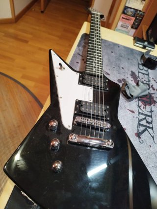 Guitarra Eléctrica Harley Benton Zurda