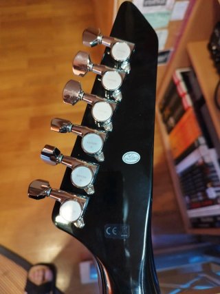 Guitarra Eléctrica Harley Benton Zurda