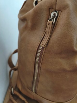 Mochila casual marrón con flecos