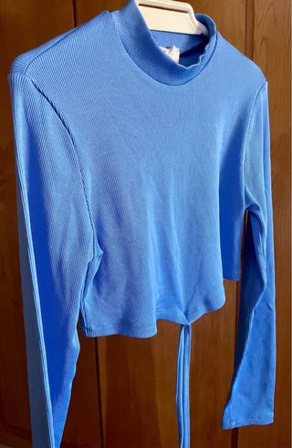Suéter Bershka azul talla M