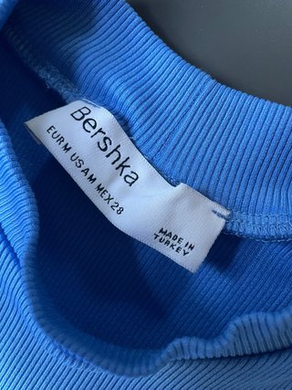 Suéter Bershka azul talla M