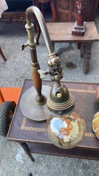 Lámpara de mesa vintage elegante