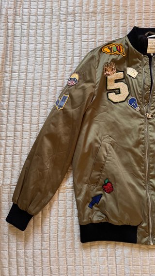 Bomber Zara Verde Militar con Parches