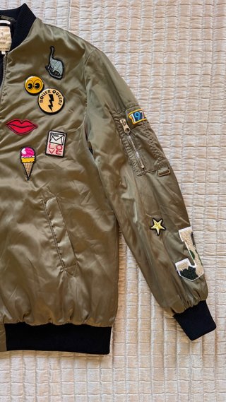 Bomber Zara Verde Militar con Parches