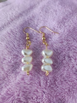 Pendientes perlas y conchas dorados