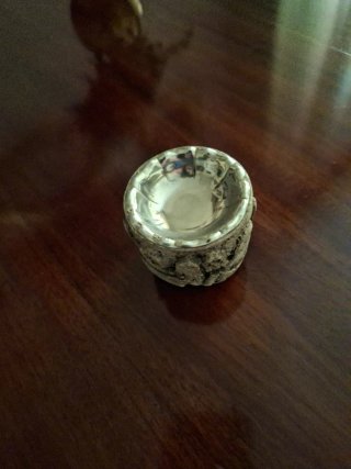 Cenicero de piedra con base de plata