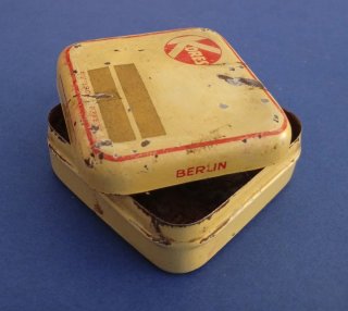 Caja Kores. Metálica. Para cinta  escribir máquina