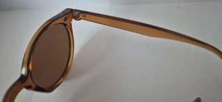 Gafas de sol marrones forma redondeada