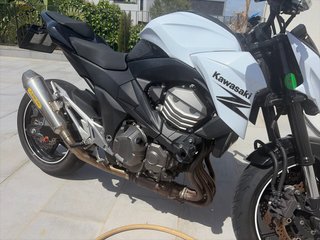 Kawasaki Z800e Negra y Blanca