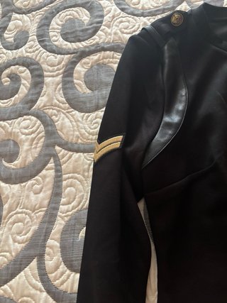 Camiseta negra con detalles