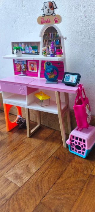 Barbie veterinaria con accesorios