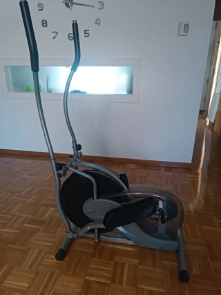 Elíptica deportiva gris
