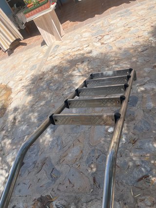 Escalera de piscina metálica