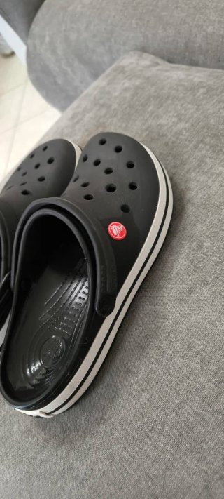 Crocs nere
