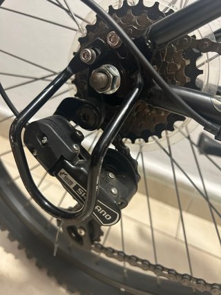 Bicicleta infantil azul y negra