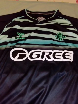 Camiseta Hummel Negra y Verde, nueva con etiqueta