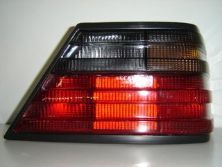 Piloto Trasero IZQUIERDO O DERECHOdo (Ahumado) para Mercedes-Benz E W124 1985