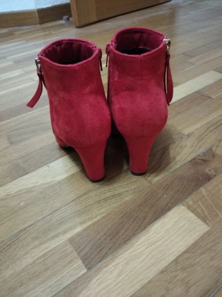 Botines tacón rojo ante