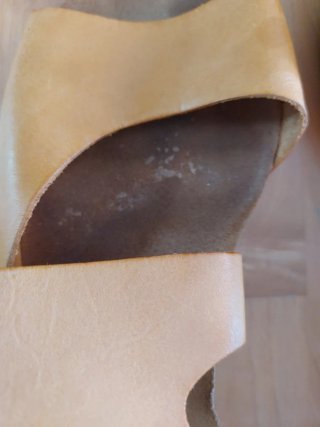 Sandalias amarillas de cuero