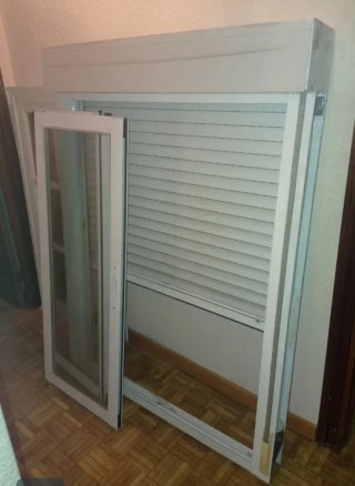 Ventana corredera con persiana