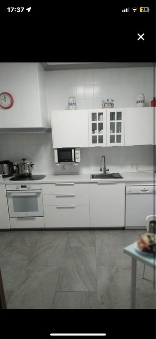 Cocina modular blanca de madera