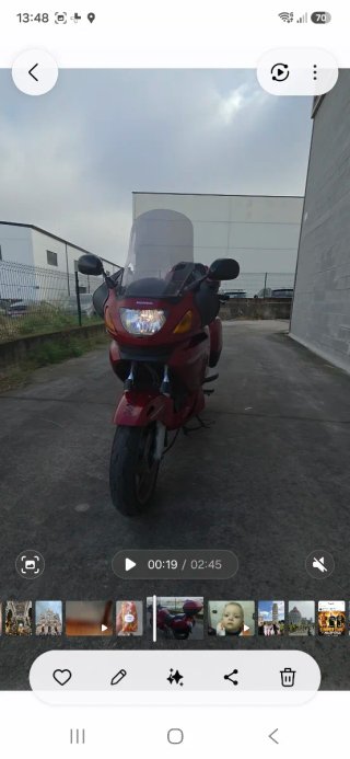 Honda Deauville 650 Roja Touring