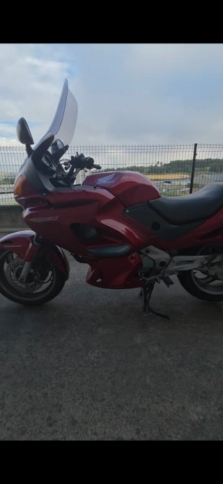 Honda Deauville 650 Roja Touring