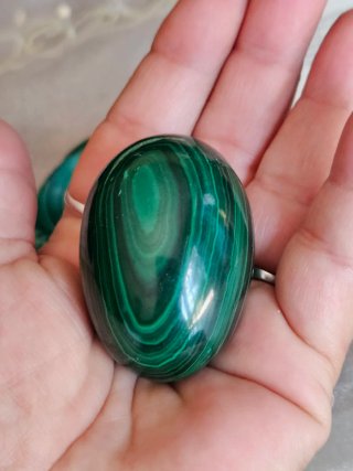 Scultura Rana in Malachite con Uovo Vintage