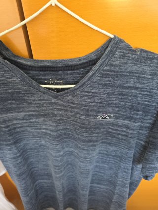 2 Camisetas Hollister Blancas y Azules, 2x4€