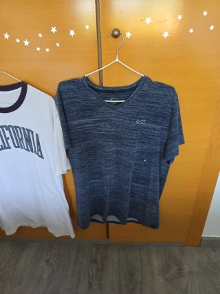 2 Camisetas Hollister Blancas y Azules, 2x4€