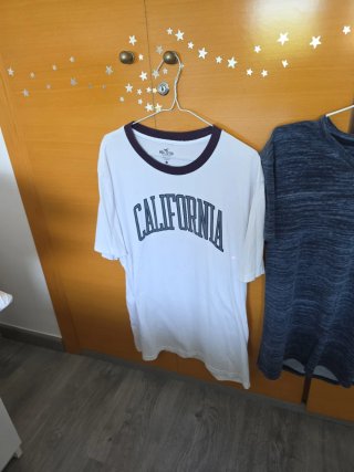 2 Camisetas Hollister Blancas y Azules, 2x4€