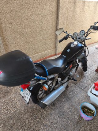 Yamaha YBR 125 Custom Negra