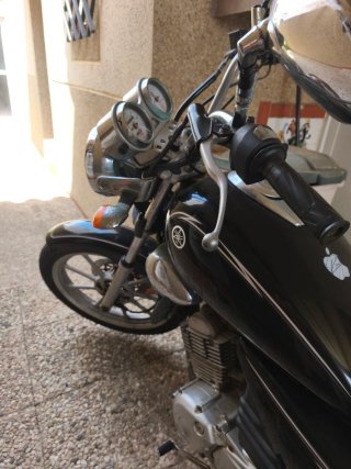 Yamaha YBR 125 Custom Negra