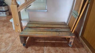 Cama para perro y gato de madera
