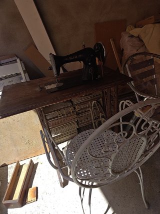 Máquina de coser Alfa antigua