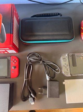Nintendo Switch + Accesorios + Mandos Hori