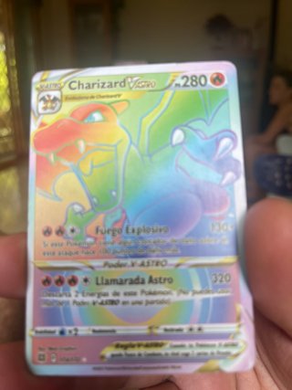 Carta Pokémon Charizard V ASTRO Arcoíris