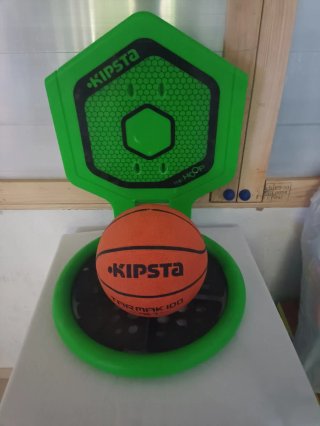 Canasta baloncesto Kipsta y balón Tarmak