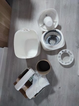 Contenedor de pañales blanco sangenic