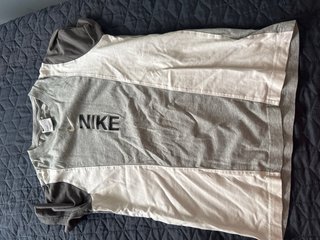 Camisetas Nike niño gris y blanco