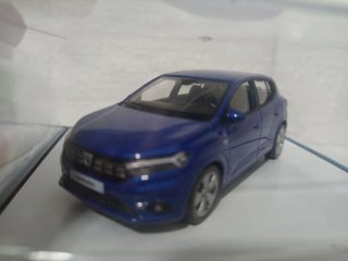 Coche 1:43 Dacia Sandero